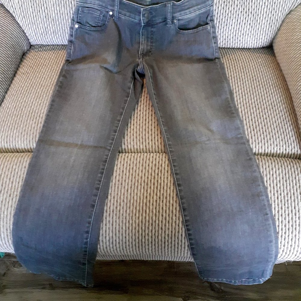 Chicos size 00R/ US2 These Fit Closer To a 4- Straight Leg Denim